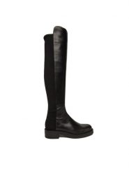 Stuart Weitzman Muszkieterki Celia SM396 Czarny. Czarne kozaki damskie Stuart Weitzman, bez wzorów, ze skóry, bez obcasa, na płaskiej podeszwie, bez zapięcia. Za 3,489.00 zł.
