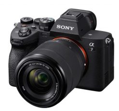 Sony Alpha ILCE-7 Mark IV + obiektyw Sony 28–70 mm F3.5–5.6. Aparaty bezlusterkowce SONY. Za 9,699.00 zł.