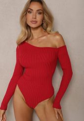 Czerwone Prążkowane Body z Asymetryczną Górą Zozisya. Czerwone body Renee, bez wzorów, z jeansu. Za 89.99 zł.