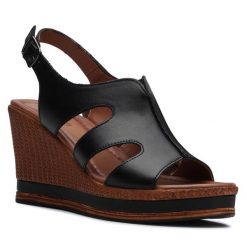 Sandały Lasocki. Czarne sandały damskie Lasocki, bez wzorów, bez obcasa, na koturnie, bez zapięcia. Za 113.99 zł.