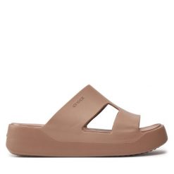 Klapki Crocs. Brązowe klapki damskie Crocs, bez wzorów, bez obcasa, bez zapięcia. Za 199.99 zł.