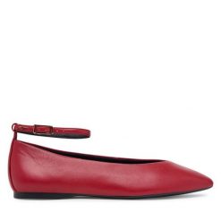 Baleriny Tamaris. Czerwone balerinki damskie Tamaris, bez wzorów, bez obcasa, bez zapięcia. Za 199.99 zł.