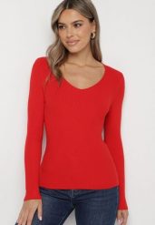 Czerwony Sweter Prążkowany z Trójkątnym Dekoltem Vorila. Czerwone swetry nierozpinane damskie Born2be, s, bez wzorów, prążkowane, eleganckie, bez kołnierzyka, bez ramiączek. Za 39.99 zł.