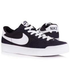 Buty trampki męskie do chodzenia Nike SB ZOOM POGO PLUS. Białe trampki męskie Nike, bez wzorów, bez zapięcia. W wyprzedaży za 299.00 zł.