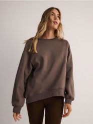 Bluza oversize - brązowy. Brązowe bluzy damskie Reserved, l, bez wzorów, z bawełny, bez ramiączek, bez kaptura. W wyprzedaży za 49.99 zł.