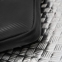 Saszetka męska skórzana na ramię z tłoczeniem typu carbon czarna Paolo Peruzzi AL-19-BL. Czarne saszetki i nerki męskie z nylonu, na ramię. Za 179.00 zł.