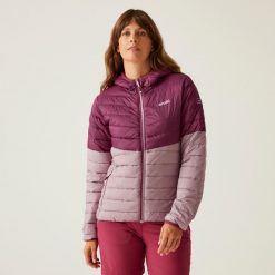 Kurtka turystyczna damska Hillpack IV z kapturem. Niebieskie kurtki sportowe damskie Regatta, bez wzorów, z poliamidu, bez ramiączek, z kapturem, trekkingowe. W wyprzedaży za 229.99 zł.