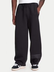 Adidas Spodnie dresowe Neuclassics JW5445 Czarny Loose Fit. Czarne spodnie sportowe męskie Adidas, m, bez wzorów, z bawełny. Za 219.99 zł.