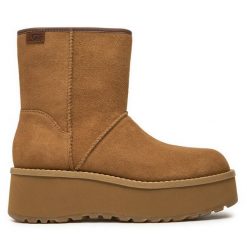 Botki Ugg. Brązowe botki damskie UGG, bez wzorów, bez obcasa, na koturnie, bez zapięcia. Za 779.99 zł.