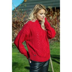 Klasyczny sweter fb605. Czerwone swetry nierozpinane damskie Fobya, bez wzorów, ze splotem, klasyczne, bez kołnierzyka, bez ramiączek. Za 149.00 zł.
