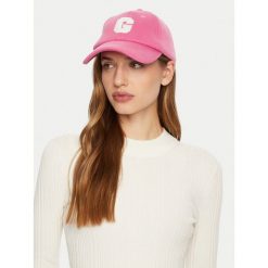 Czapka z daszkiem Guess. Czerwone czapki damskie Guess, z aplikacjami. Za 109.99 zł.