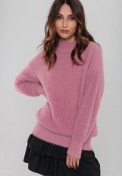 Ciemnoróżowy Sweter Wełniany Merrill. Czerwone swetry nierozpinane damskie Renee, l, bez wzorów, z wełny, klasyczne, bez kołnierzyka, bez ramiączek. Za 59.99 zł.