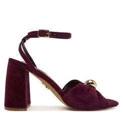 Sandały Steve Madden. Czerwone sandały damskie Steve Madden, bez wzorów, bez obcasa, na słupku, bez zapięcia. Za 519.99 zł.