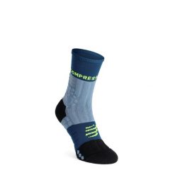 Skarpety biegowe Compressport Pro Racing Socks Winter Trail. Niebieskie skarpetki damskie Compressport, bez wzorów. Za 146.99 zł.
