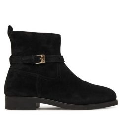Botki Tommy Hilfiger. Czarne botki damskie Tommy Hilfiger, bez wzorów, bez obcasa, na płaskiej podeszwie, bez zapięcia. Za 519.99 zł.