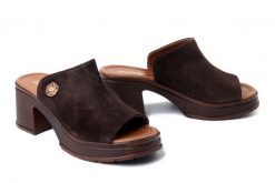 BOMBONELLA 090.165 64 T KHV brązowy, klapki damskie. Brązowe klapki damskie Bombonella, na lato, bez wzorów, ze skóry, bez obcasa, na obcasie, bez zapięcia. Za 212.42 zł.