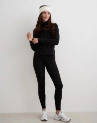 Damskie legginsy wysoki stan, drapane wewnątrz, second skin Warming czarny. Czarne legginsy damskie Aim'n, bez wzorów, z elastanu. Za 348.00 zł.