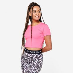 Koszulka fitness damska Domyos crop top. Czerwone koszulki sportowe damskie DOMYOS, m, bez wzorów, z elastanu, bez ramiączek, na fitness i siłownię. Za 54.99 zł.