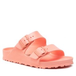 Klapki Birkenstock. Czerwone klapki damskie Birkenstock, bez wzorów, bez obcasa, bez zapięcia. Za 249.99 zł.