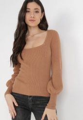Jasnobrązowy Sweter Uhrieth. Brązowe swetry nierozpinane damskie Born2be, bez wzorów, z dzianiny, bez kołnierzyka, bez ramiączek. Za 99.99 zł.