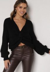 Czarny Sweter Oversize z Domieszką Wełny z Oryginalnym Dekoltem Lawedia. Czarne swetry nierozpinane damskie Born2be, s, bez wzorów, z jeansu, eleganckie, bez kołnierzyka, bez ramiączek. Za 99.99 zł.