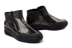 RIEKER 48754-54 green combiantion, botki damskie. Zielone botki damskie Rieker, na zimę, bez wzorów, bez obcasa, na koturnie, bez zapięcia. Za 349.90 zł.
