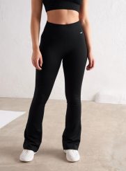 Damskie legginsy bezszwowe prążkowane rozszerzane wysoki stan squat proof czarne. Czarne legginsy damskie Aim'n, bez wzorów, z dzianiny. Za 297.00 zł.