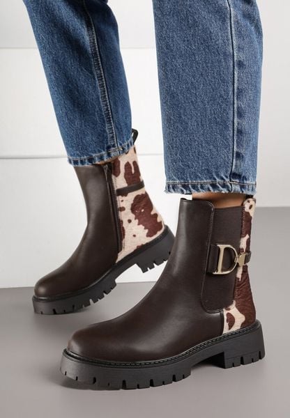 Brązowe Botki Sztyblety w Krowie Łaty Zdobione Elegancką Aplikacją Nalamesa. Brązowe botki damskie Born2be, na lato, z aplikacjami, z dzianiny, eleganckie, bez obcasa, na płaskiej podeszwie, bez zapięcia. Za 159.99 zł.