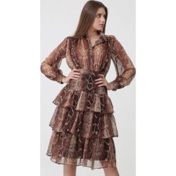 Brązowa Sukienka Lustre. Brązowe sukienki damskie Born2be, l, bez wzorów, bez kołnierzyka, bez ramiączek, midi, wyszczuplające. Za 199.99 zł.