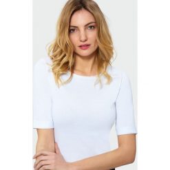 Bawełniany klasyczny top. Topy damskie Greenpoint, bez wzorów, z bawełny, klasyczne, bez kołnierzyka, bez ramiączek. Za 14.99 zł.