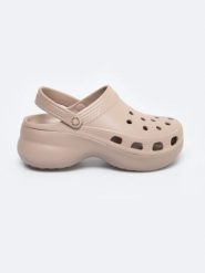 Klapki damskie beżowe RR274A121 801. Brązowe klapki damskie BIG STAR, bez wzorów, eleganckie, bez obcasa, bez zapięcia. Za 139.99 zł.