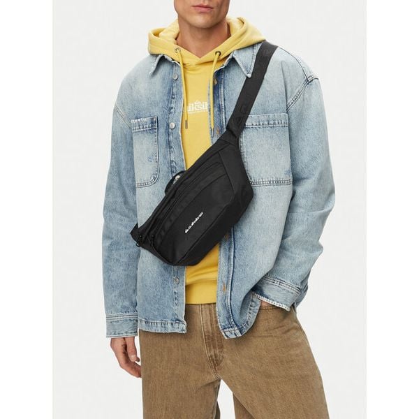 Nerka Quiksilver. Czarne saszetki i nerki męskie Quiksilver, bez wzorów. Za 59.99 zł.