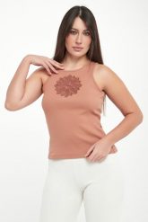 Top damski prążkowany z haftem TWINSET. Topy damskie Twinset Milano, m, bez wzorów, prążkowane, bez kołnierzyka, bez ramiączek. Za 479.00 zł.
