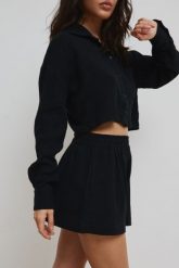 Krótkie spodenki zmuślinu w kolorze CZARNYM - CANO-XL. Czarne szorty damskie Marsala, bez wzorów, z bawełny, klasyczne. Za 159.90 zł.