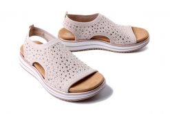 RIEKER REMONTE D1J55-31 pink, sandały damskie. Czerwone sandały damskie Rieker Remonte, bez wzorów, bez obcasa, na koturnie, bez zapięcia. Za 244.93 zł.
