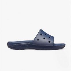 Klapki basenowe Crocs Classic Slide. Niebieskie klapki damskie Crocs, bez wzorów, sportowe, bez obcasa, bez zapięcia. Za 89.99 zł.