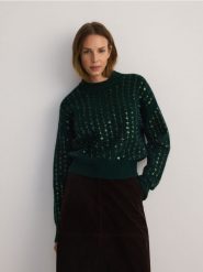 Sweter z ozdobną aplikacją - ciemnozielony. Zielone swetry nierozpinane damskie Reserved, l, z aplikacjami, z dzianiny, bez kołnierzyka, bez ramiączek. W wyprzedaży za 49.99 zł.