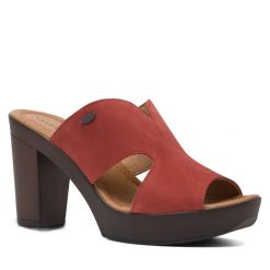 Klapki Lasocki. Czerwone klapki damskie Lasocki, bez wzorów, bez obcasa, bez zapięcia. Za 199.99 zł.