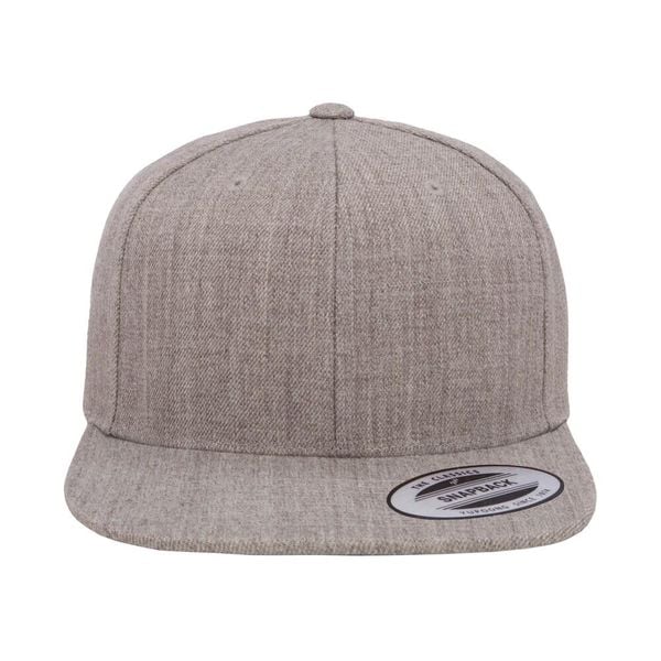 Klasyczna Czapka Z Daszkiem. Fioletowe czapki damskie FLEXFIT, bez wzorów, klasyczne. Za 67.99 zł.