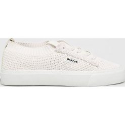 Gant - Buty Long Beach. Białe obuwie sportowe damskie GANT, bez wzorów, z gumy, z okrągłym noskiem, bez zapięcia. W wyprzedaży za 349.90 zł.