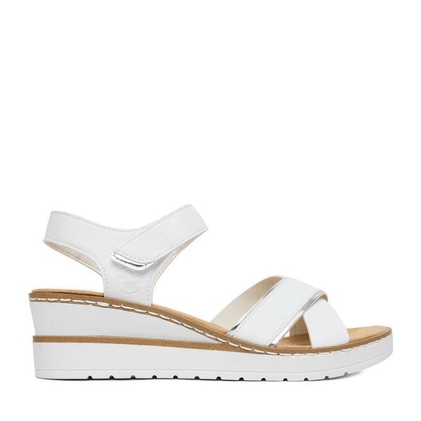 Sandały Rieker. Białe sandały damskie Rieker, bez wzorów, bez obcasa, na koturnie, bez zapięcia. Za 299.99 zł.