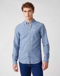 KOSZULA MĘSKA WRANGLER LS 1PKT BUTTN DOWN MID INDIGO W5F3TVX8E 112130135. Niebieskie koszule męskie Wrangler, m, bez wzorów, bez kołnierzyka, bez ramiączek. Za 159.99 zł.
