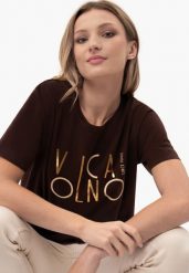 Brązowy t-shirt, Comfort Fit, T-MADAME. Brązowe t-shirty damskie Volcano, m, bez wzorów, z bawełny, bez kołnierzyka, bez ramiączek. Za 59.99 zł.