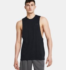 UNDER ARMOUR UA SPORTSTYLE LC SS Koszulka męska treningowa. Czarne koszulki sportowe męskie Under Armour, m, bez wzorów, z materiału, bez ramiączek, na fitness i siłownię. Za 129.99 zł.