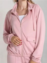Rozpinana bluza ze stójką soft touch - różowy. Czerwone bluzy damskie Sinsay, l, bez wzorów, z dzianiny, bez ramiączek, bez kaptura. W wyprzedaży za 45.99 zł.