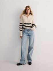 Sweter z rozpinanym golfem - wielobarwny. Swetry nierozpinane damskie Reserved, l, bez wzorów, z dzianiny, bez kołnierzyka, bez ramiączek. W wyprzedaży za 49.99 zł.