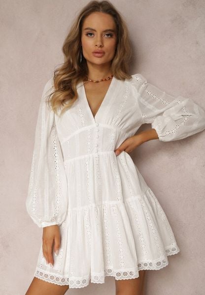 Biała Sukienka Arierith. Białe sukienki damskie Renee, m, z aplikacjami, z bawełny, boho, bez kołnierzyka, bez ramiączek, mini, rozkloszowane. Za 229.99 zł.