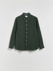 Bawełniana koszula slim fit - ciemnozielony. Zielone koszule męskie Reserved, l, bez wzorów, z bawełny, bez kołnierzyka, bez ramiączek. Za 129.99 zł.