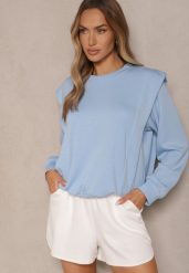 Jasnoniebieska Bluza z Wiskozą z Szerokimi Ramionami Alioris. Niebieskie bluzy damskie Renee, bez wzorów, z jeansu, casualowe, bez ramiączek, bez kaptura. Za 69.99 zł.