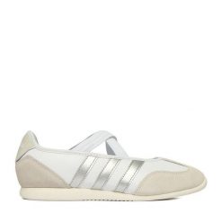 Baleriny adidas. Czarne balerinki damskie Adidas, bez wzorów, bez obcasa, bez zapięcia. Za 279.99 zł.